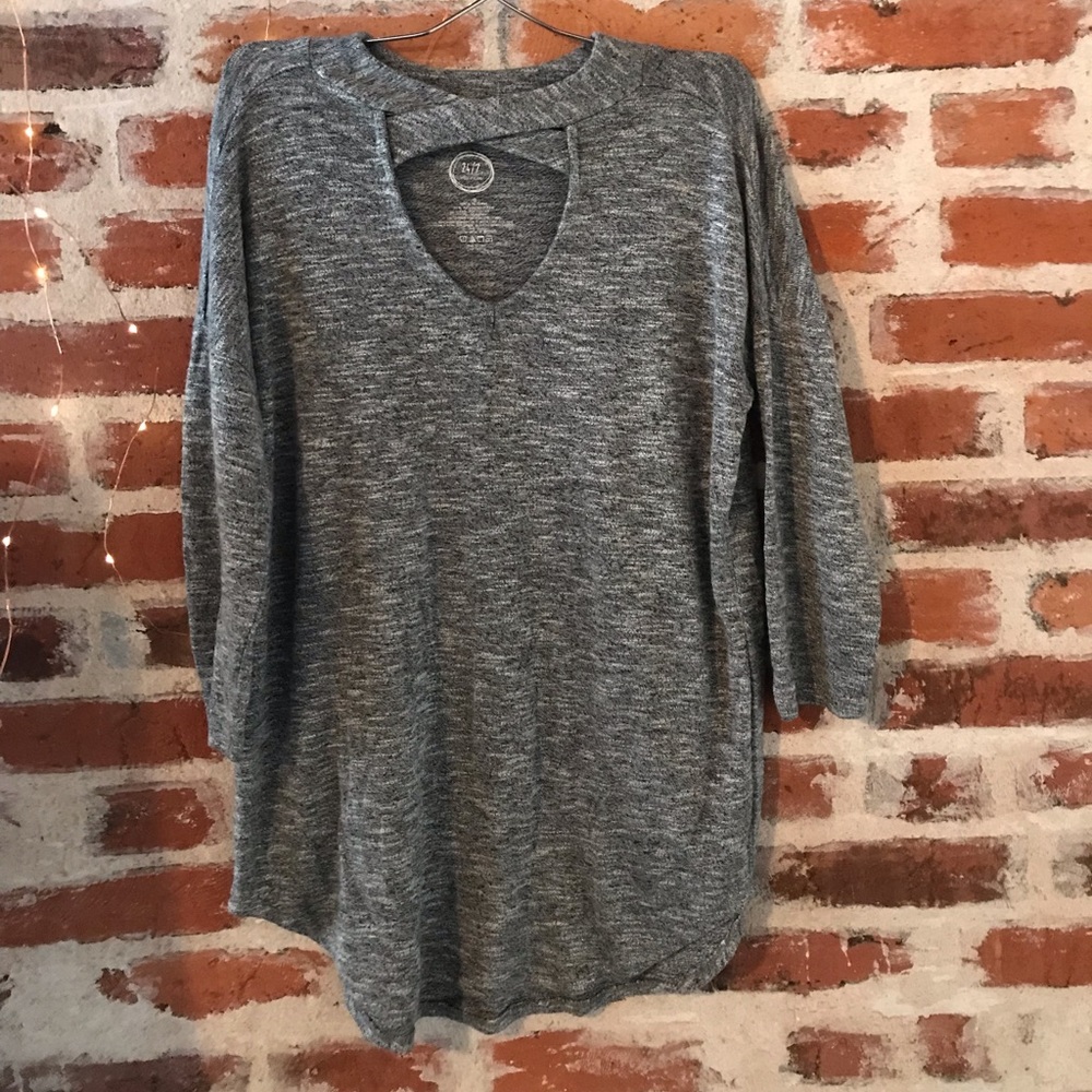 Maurice’s Gray ¾ Sleeve Cross Neck Shirt